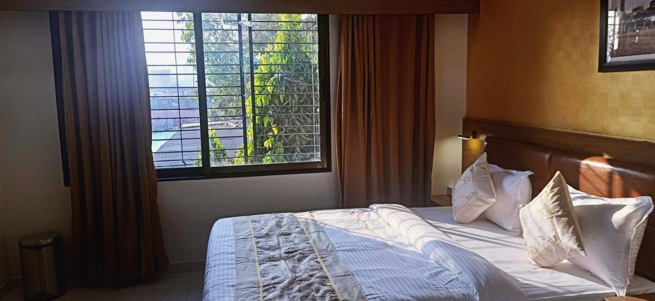 Hotel Crystal Luxury Inn- Bandra Bombay Exterior foto
